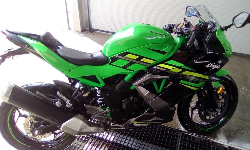 Motorrad Kawasaki Ninja 125 R in Worb - Bild 2