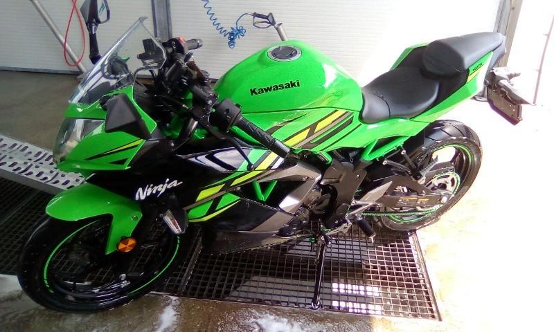 Motorrad Kawasaki Ninja 125 R in Worb - Bild 3