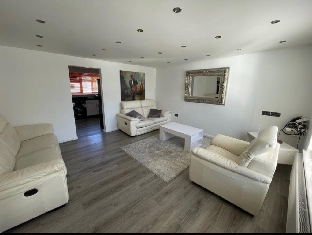 Charmante Maison Meublée de 3 Chambres avec Grand Jardin in Bernex - Bild 5
