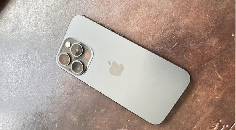 iPhone 15 Pro 256GB als neuwertig. in Urdorf - Bild 2