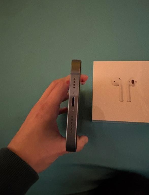 Ich verkaufe meine AirPods und mein iphone 14 plus von 128gb in Urdorf - Bild 1