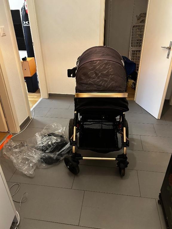 Schwarzer Kinderwagen in Bern - Bild 2