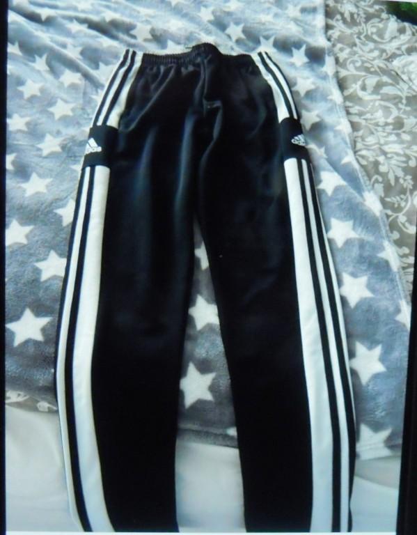 Adidas Trainingshose Gr. 164 schwarz weiss in Aesch - Bild 2