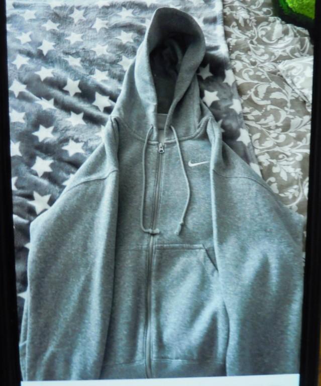 Neue Nike Kapuzen Jacke Gr. XS in Aesch - Bild 2
