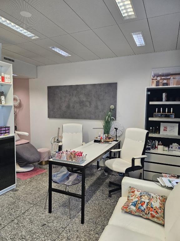 Platzmiete im Beautysalon in Adliswil/ ZH in Regensdorf - Bild 5