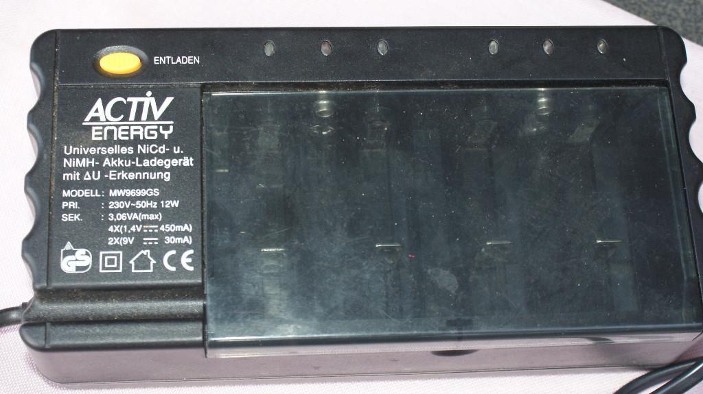 Akkuladegerät für 6 Akku Batterien in Urdorf - Bild 2
