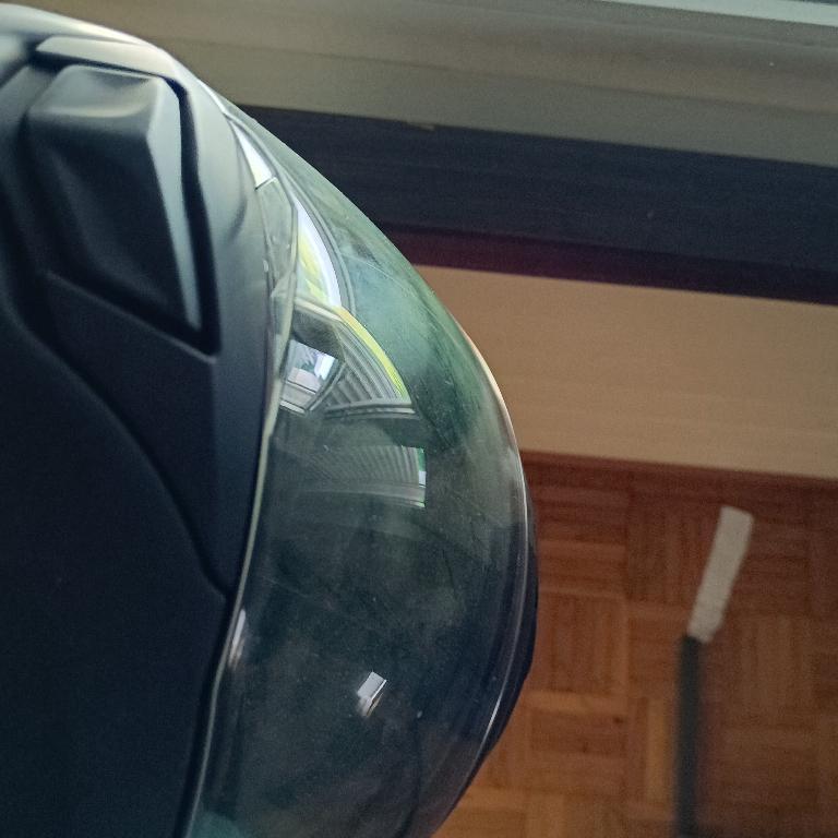 Iron man crossower motorradhelm in Regensdorf - Bild 1