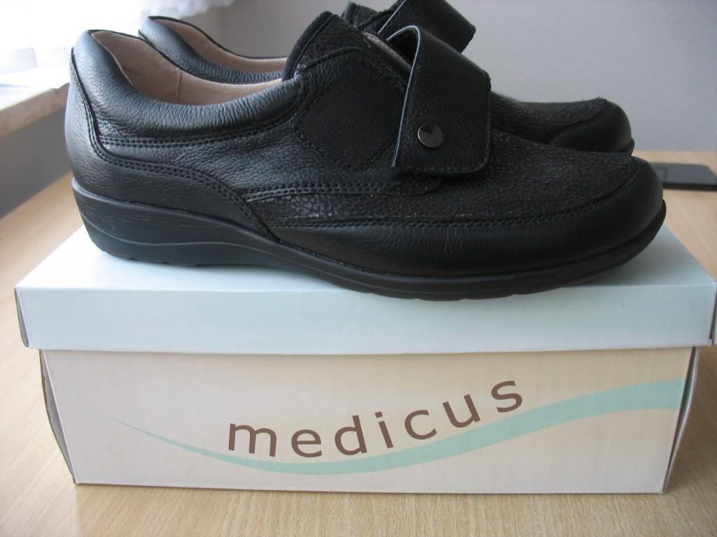 Schwarze Damenschuhe Gr39 Medicus in Aesch - Bild 1