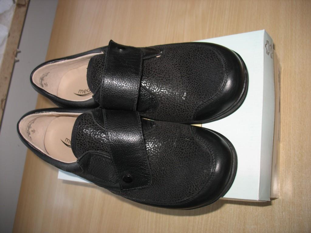 Schwarze Damenschuhe Gr39 Medicus in Aesch - Bild 3