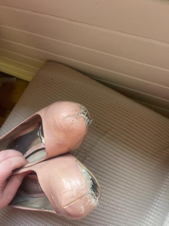 Gebrauchte Rosa Pumps in Frauenfeld - Bild 4
