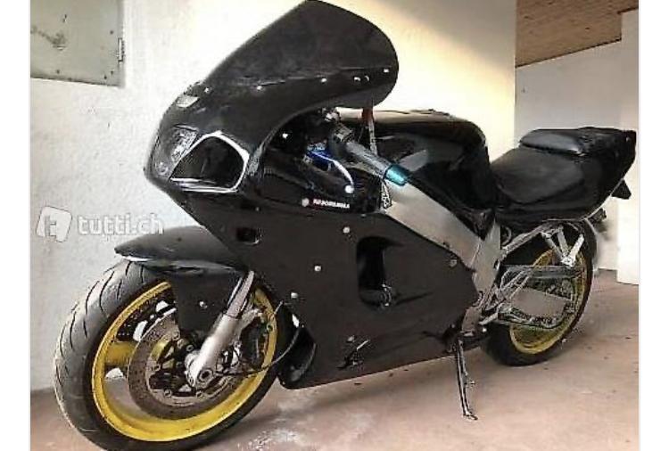 Motorradparkplatz in Feldbrunnen bei Solothurn nur 40fr in Biberist - Bild 1