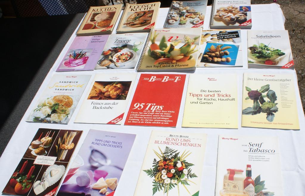 Betty Bossi 24 Ringbücher sowie 1 Wok Buch und 13 Sachbücher in Bremgarten - Bild 2