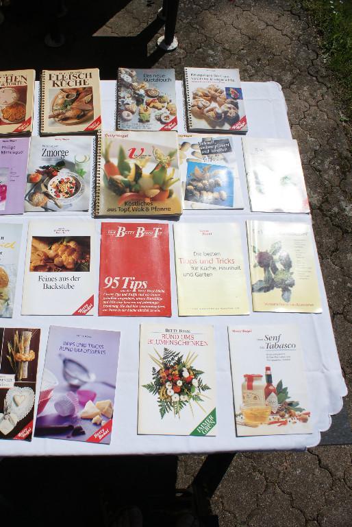 Betty Bossi 24 Ringbücher sowie 1 Wok Buch und 13 Sachbücher in Bremgarten - Bild 4
