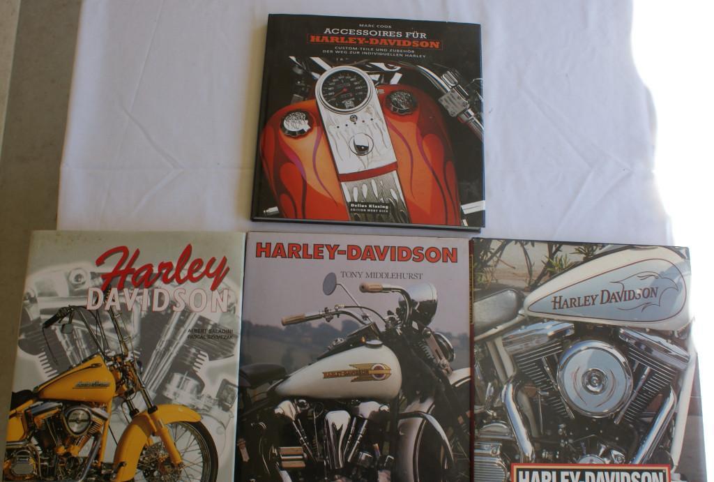 4 diverese Harley Davidson Bücher in Bremgarten - Bild 1