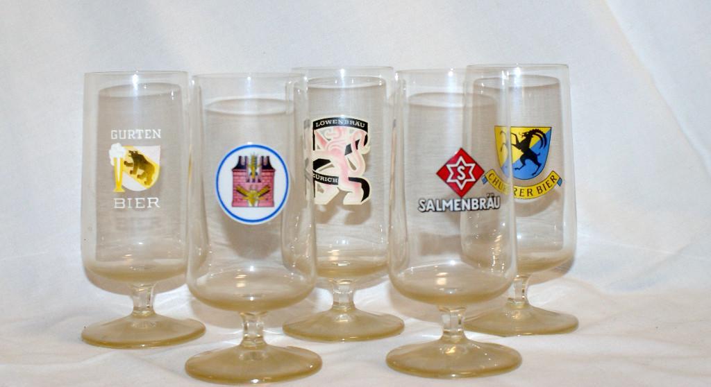 6 Bierkrüge 0,4 l Zürich und 5 Pilsgläser div Muster in Urdorf - Bild 1