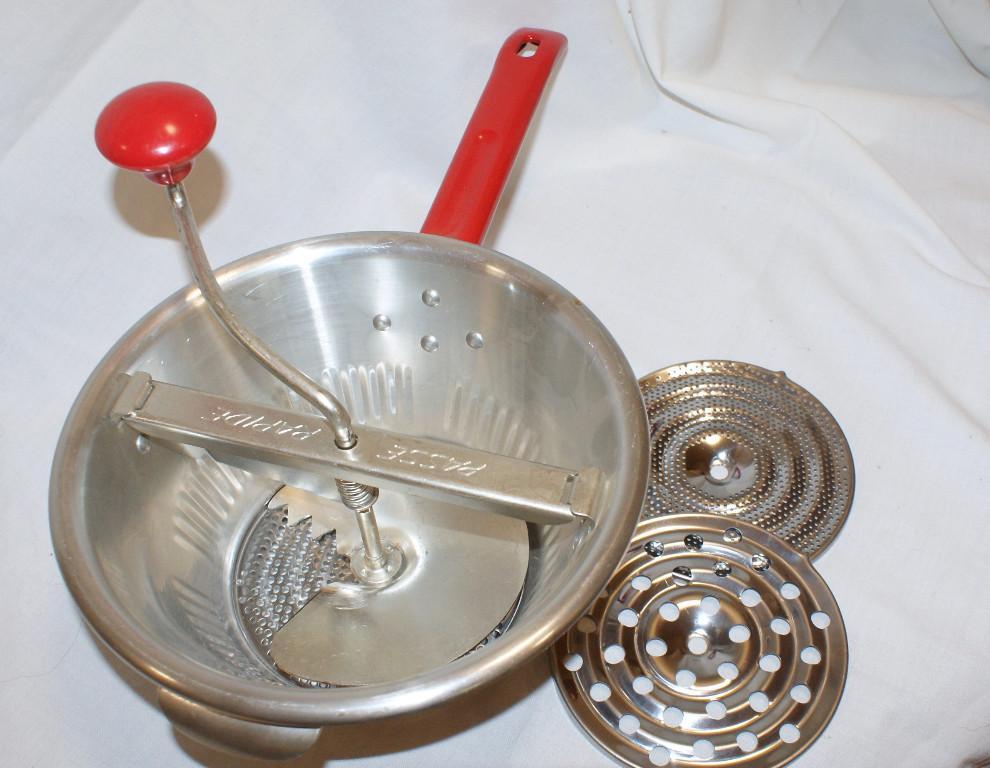 Küchenreibe gebraucht mit 3 Einsätzen in Urdorf - Bild 2
