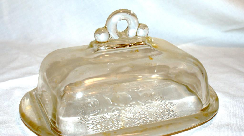 Butterdose mit Muster aus Glas in Bremgarten - Bild 1