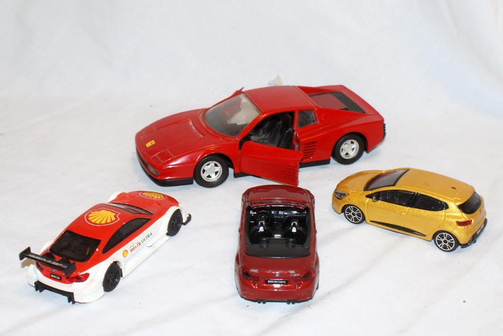 4 Modellautos Ferrari Testarossa BMW M3 Clio BMW M4 in Urdorf - Bild 2