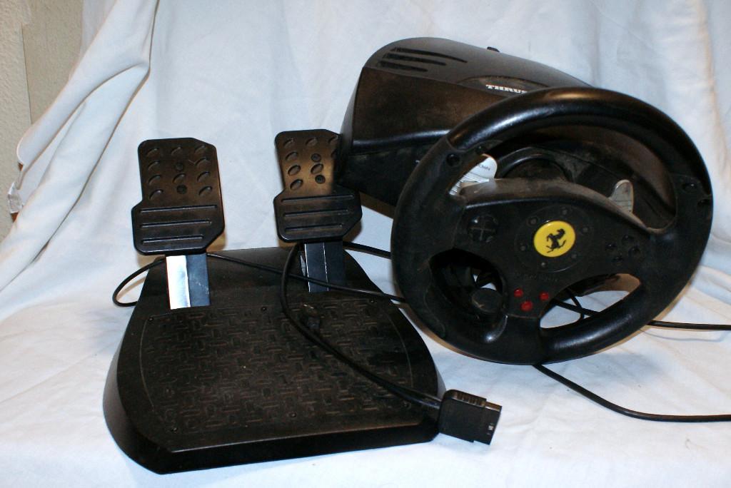 Thrustmaster Ferrari Lenkrad mit Pedalen Abholung Preis VB in Bremgarten - Bild 3