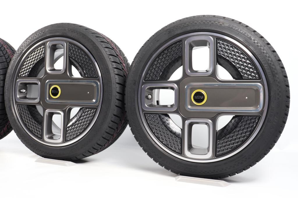 MINI Winterkompletträder F56 F55 F57 17 Zoll Styling … in Ingenbohl - Bild 1