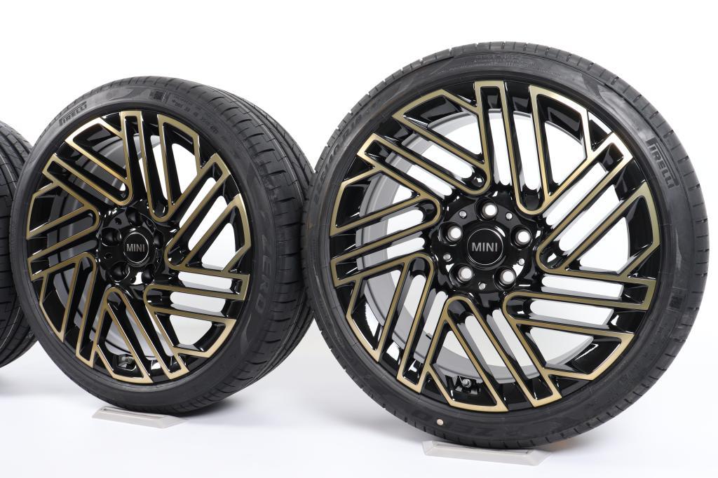 MINI Winterkompletträder F54 Clubman 18 Zoll Styling Untold … in Ingenbohl - Bild 1