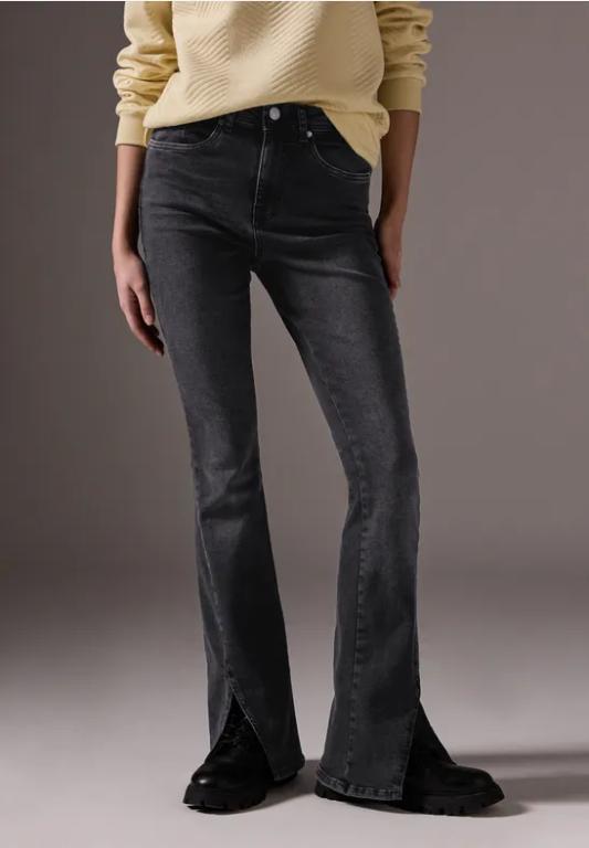 Skinny Flared Jeans in Liestal - Bild 1