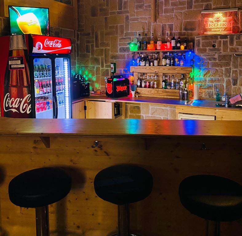 Mitarbeiterin gesucht für Billard/Pub in Maur - Bild 1