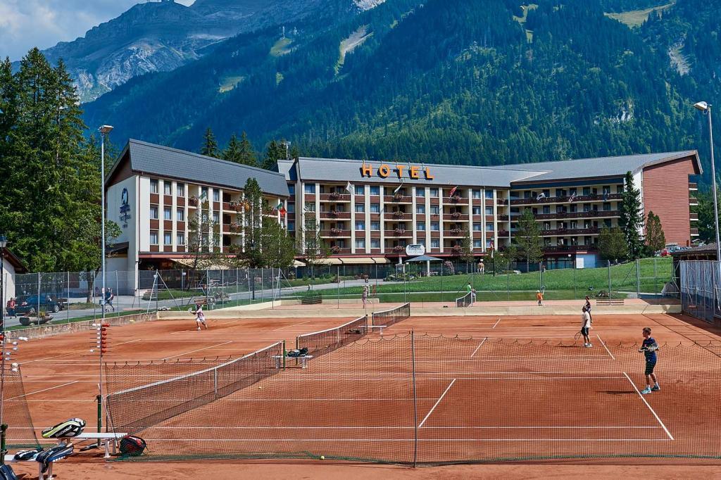 Hotel for Sale in Ollon, Vaud, Ref# 10304982 in Aigle - Bild 1