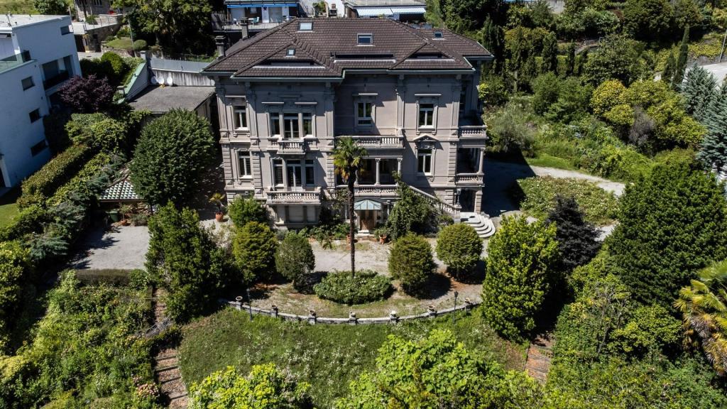 Villa for Sale in Lugano, Ticino, Ref# 201987121 in Lugano - Bild 1