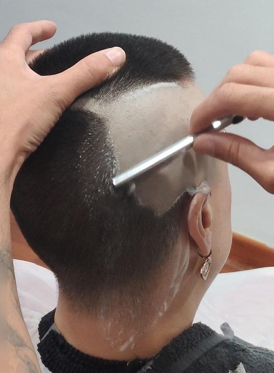 Churzi Haar für jungi Fraue macht sexy und dynamisch in Dübendorf - Bild 4