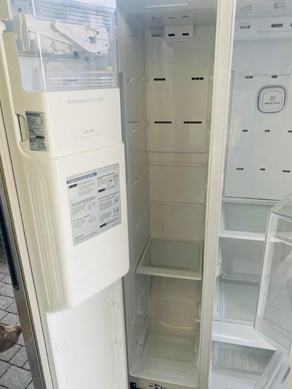 LG Kühlschrank mit Eiswürfelbereiter abzugebenn in Kriens - Bild 3
