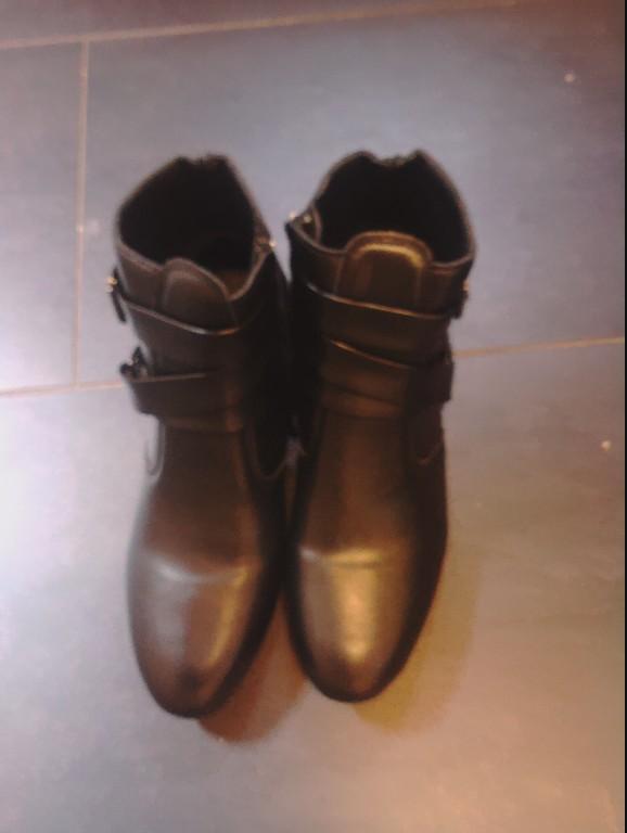 Chelsea Stiefel unisex 38 gross schwarz in Hombrechtikon - Bild 1