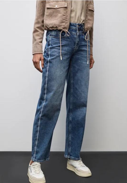 Jeans mit Gallonstreifen in Oftringen - Bild 1