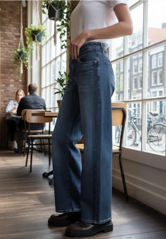 Wide Leg Jeans mit Detail in Luzern - Bild 1