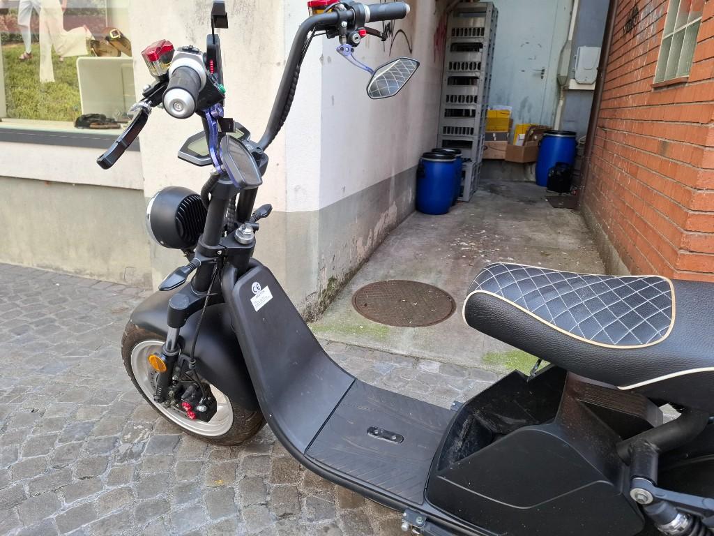 Elektro Roller leicht umgebaut in Spiez - Bild 2