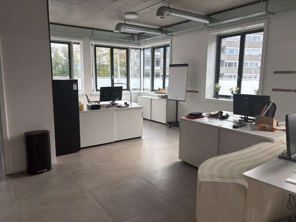 Büro zur Miete in Mett / Bureau à louer à Mâche in Lyss - Bild 1