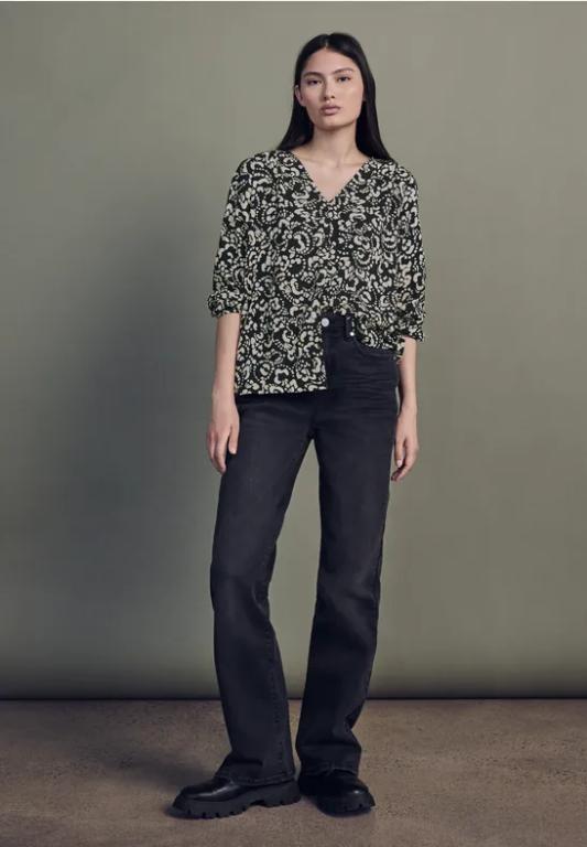 V-Neck Bluse mit Knöpfen in Appenzell - Bild 1