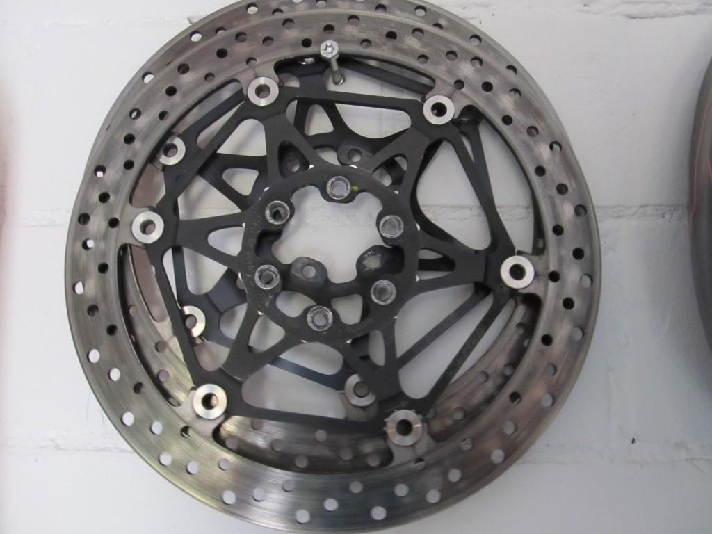 Aprilia Tuono Factory V4 in Worb - Bild 6
