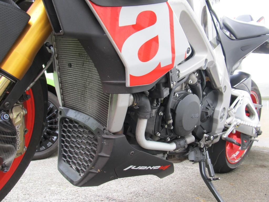 Aprilia Tuono Factory V4 in Worb - Bild 7