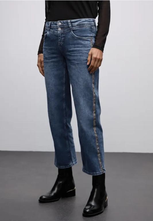Straight Leg Jeans mit Tape in Luzern - Bild 1