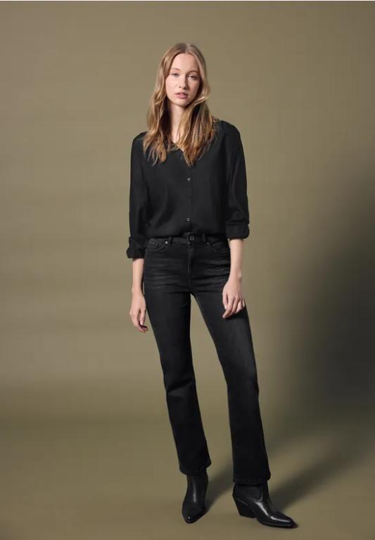 V-Neck Bluse mit Knöpfen in Appenzell - Bild 1