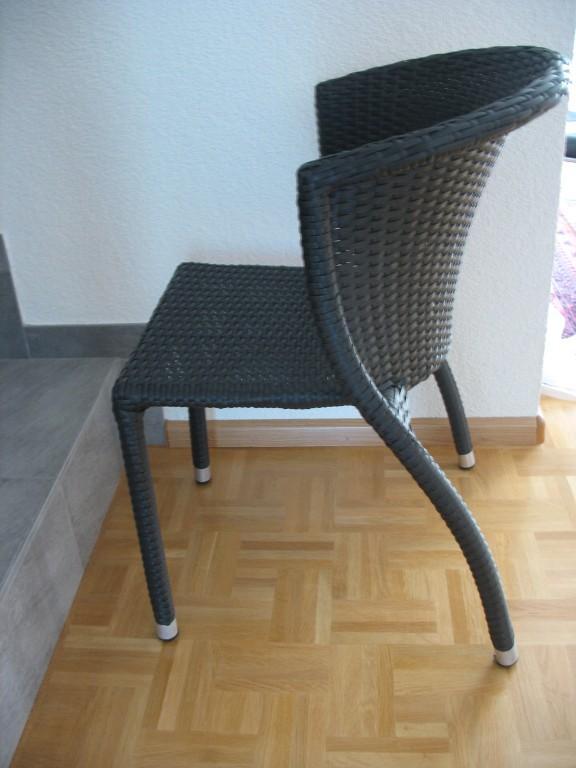 Zwei Stühle für den Innen-und Aussenbereich in Basel - Bild 4
