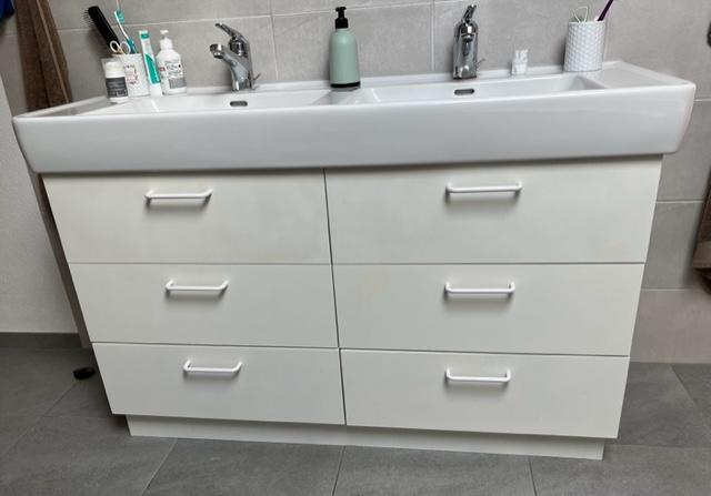 Doppelwaschtisch mit Unterschrank, weiss – Abholung in Schwyz in Arth - Bild 3