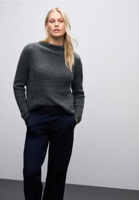 Federgarn Pullover in Dulliken - Bild 1