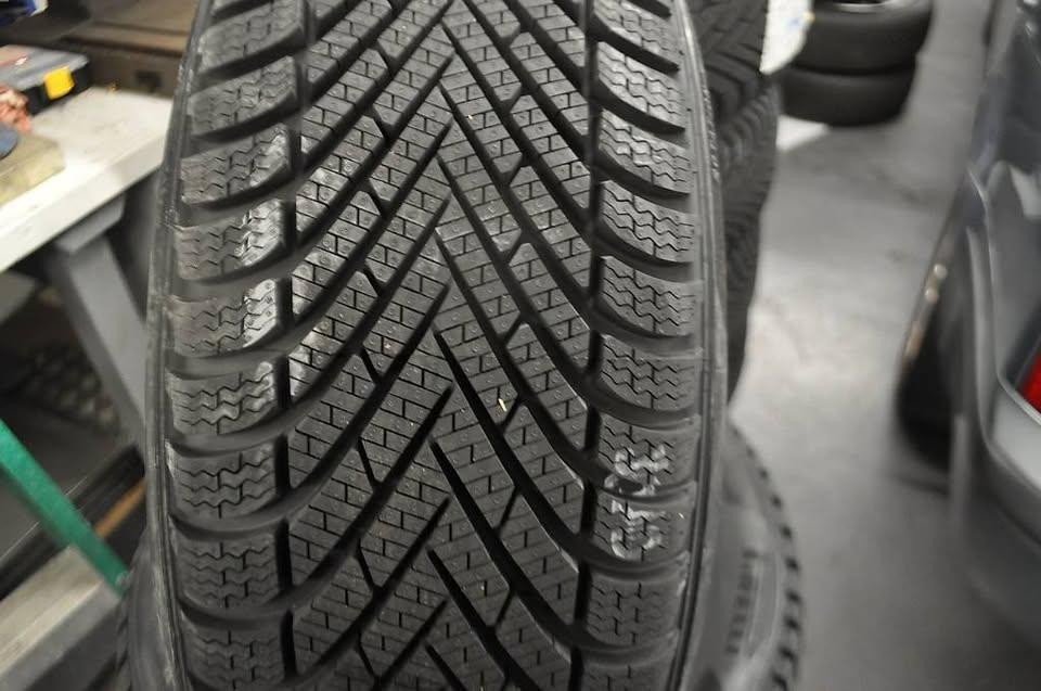 Winterpneu 205/55 R16 91H Pirelli Powergy neu in Glarus - Bild 1