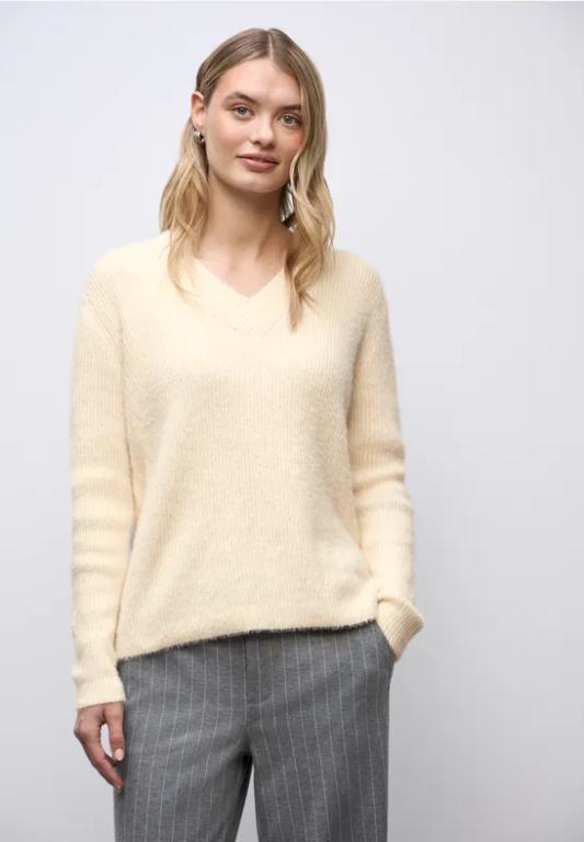 Kuscheliger V-Neck Pullover in Aesch - Bild 1