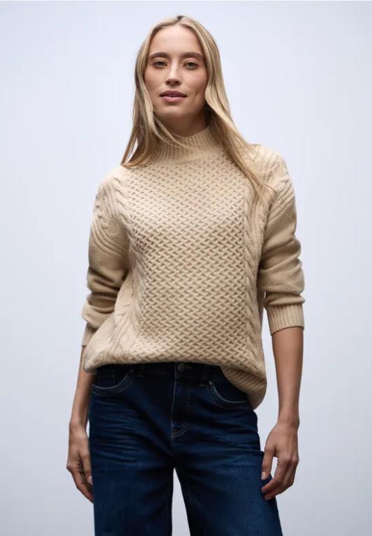 Pullover mit Strickmuster in Bern - Bild 1