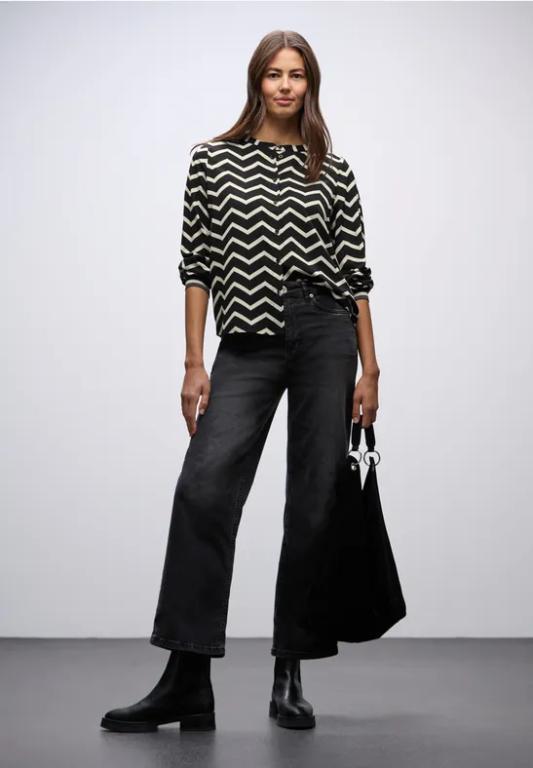 Bluse mit Zick-Zack-Muster in Basel - Bild 1