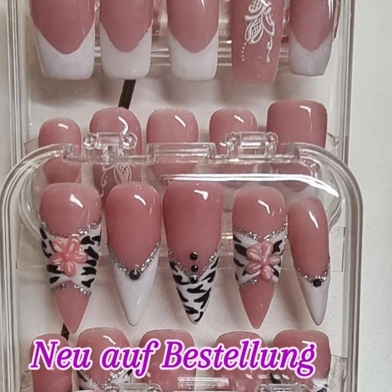 Press on nails Nägel auf Wunsch in Luzern - Bild 1