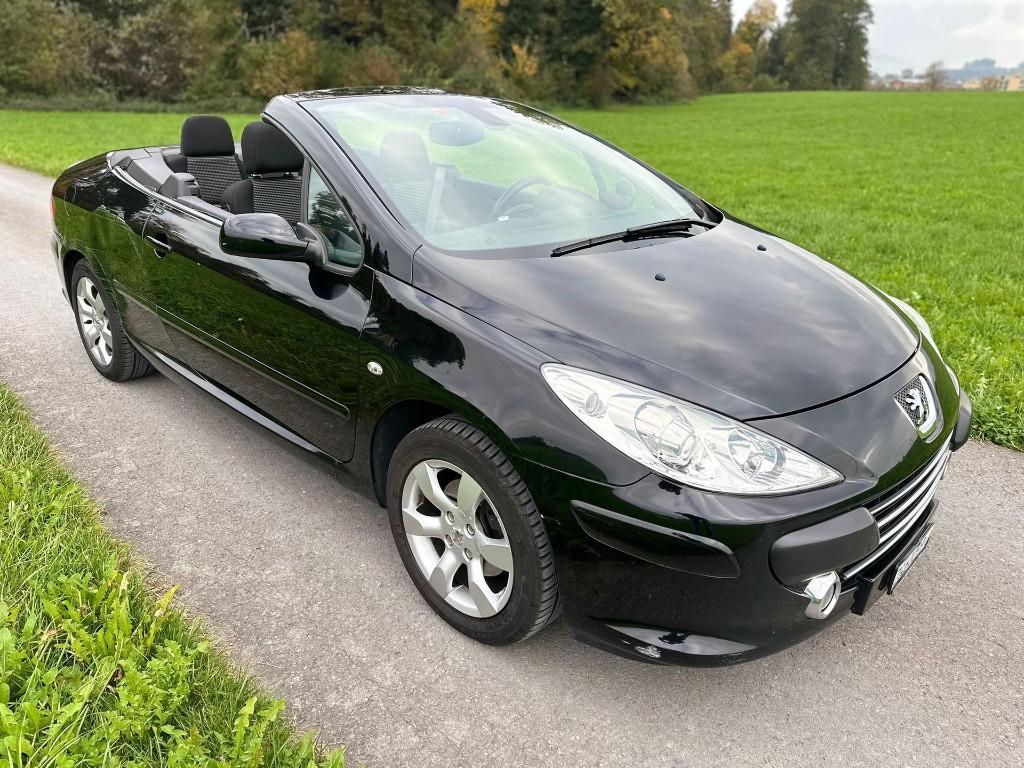 PEUGEOT 307 CC 2.0 16V Black&Silver in der Schweiz - Bild 2